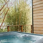Avec Jacuzzi Et Terrasse A - Api-1-52-310 * Bormes-les-Mimosas