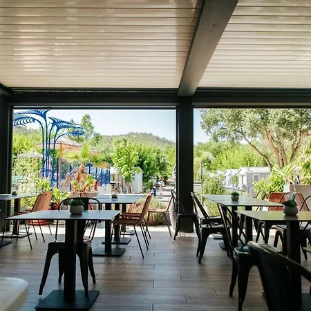 Camping Avec Jacuzzi Et Terrasse à - Api-1-52-310 *